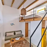 Yellow Stone Apartment *