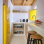 Yellow Stone * Parikia (Paros)