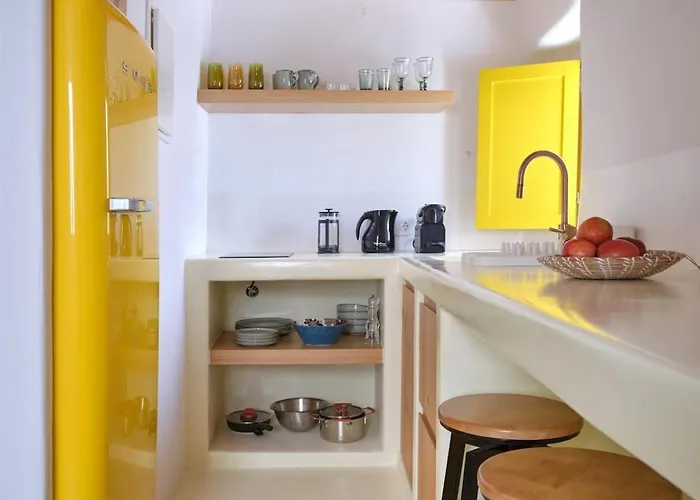 Yellow Stone * Parikia (Paros)