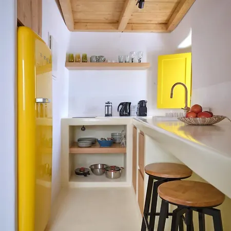 Yellow Stone * Parikia (Paros)