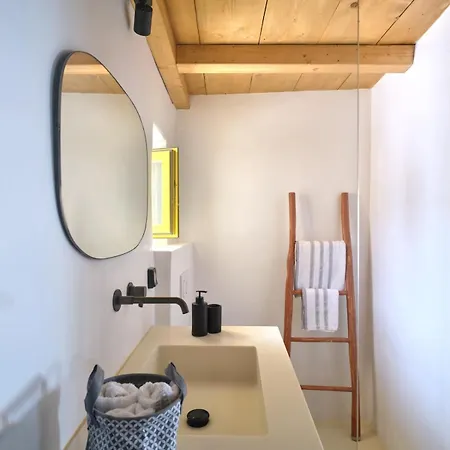 Yellow Stone * Parikia (Paros)