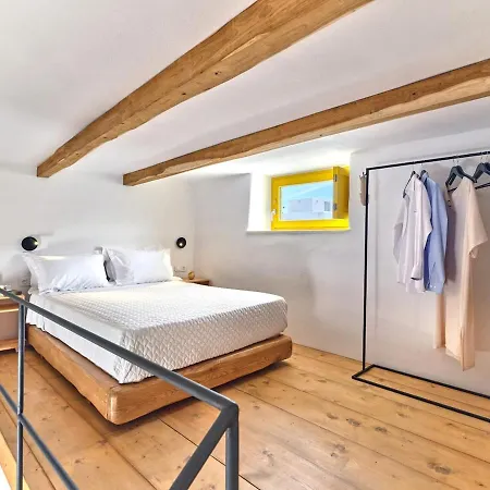 Yellow Stone * Parikia (Paros)