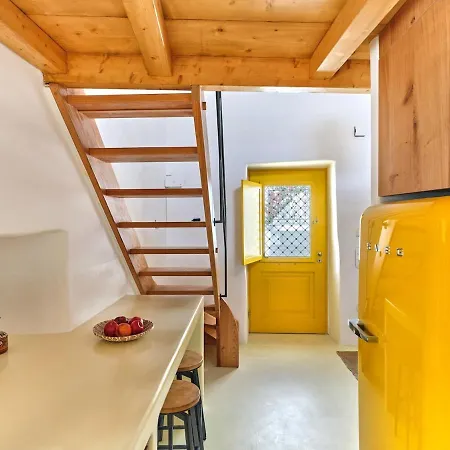 Yellow Stone Apartment *