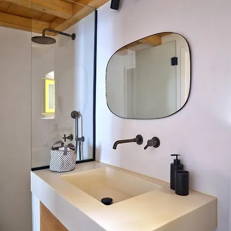 Yellow Stone * Parikia (Paros)